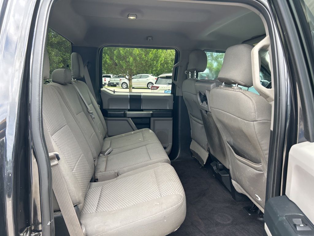 2015 Ford F-150 XLT photo 30