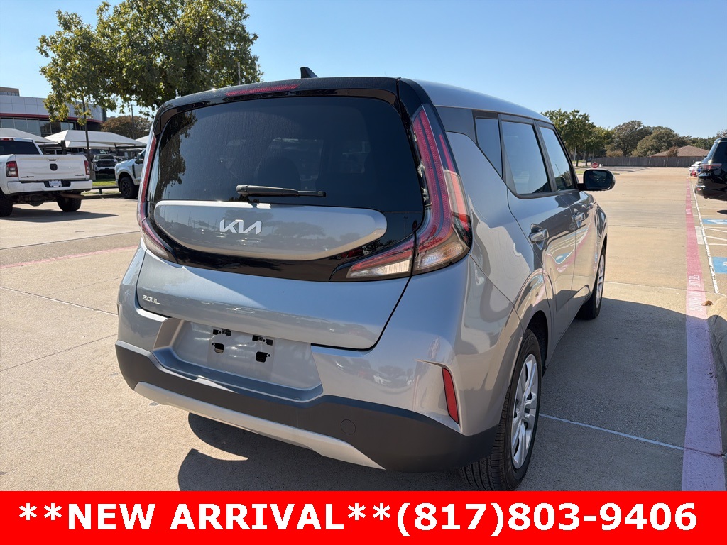 2023 Kia Soul LX photo 2