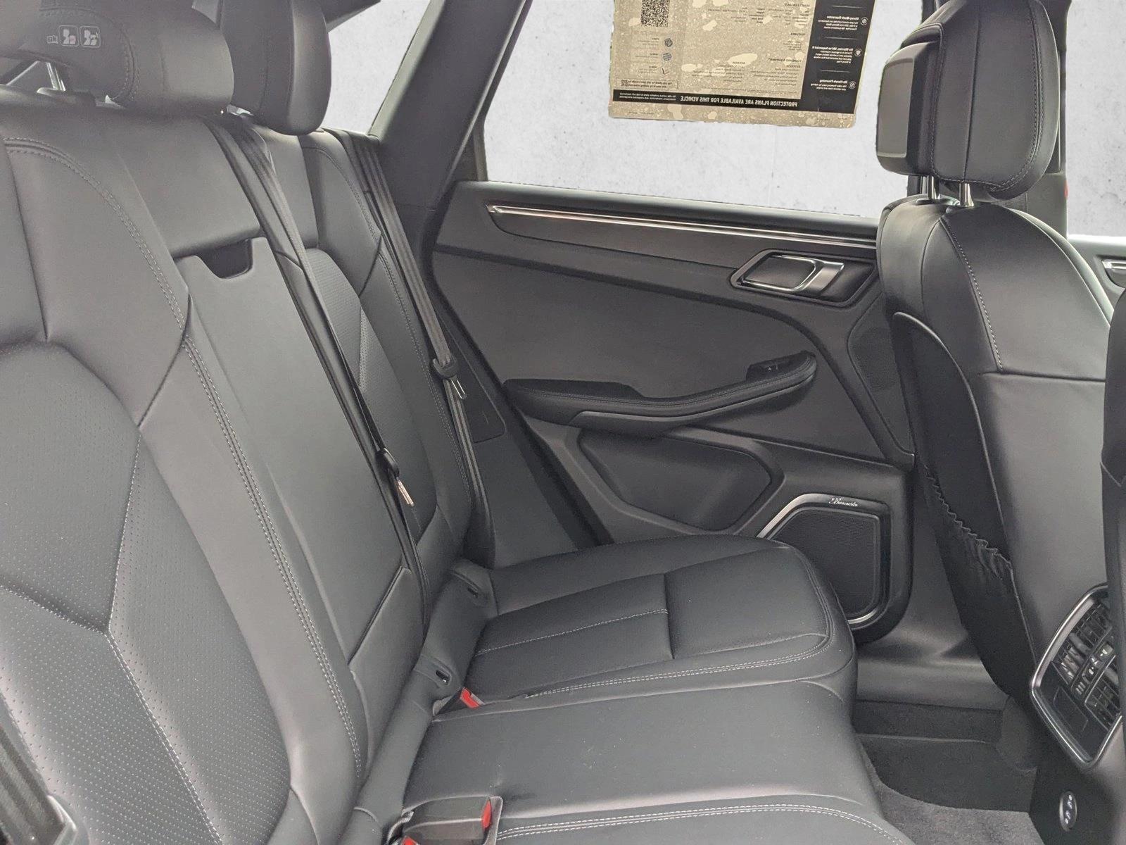 2025 Porsche Macan GTS photo 18