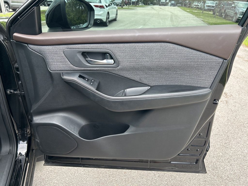 2023 Nissan Rogue SV photo 33
