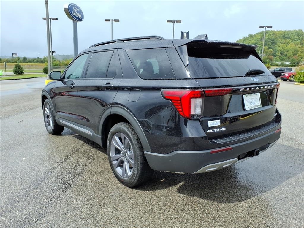 2025 Ford Explorer photo 3