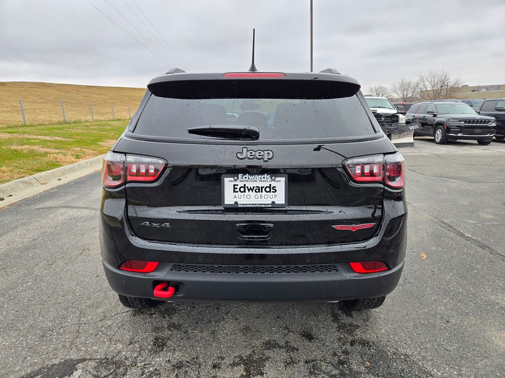 2026 Jeep Compass Trailhawk photo 4
