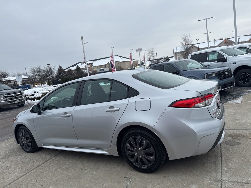 2022 Toyota Corolla LE photo 2