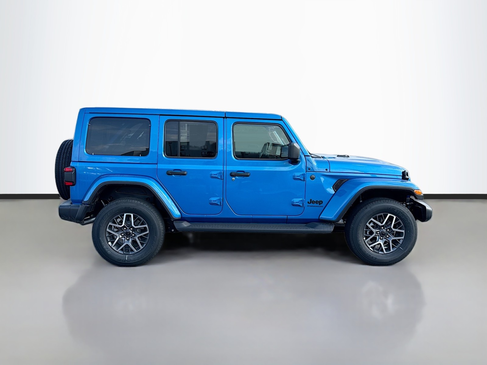 2025 Jeep Wrangler Sahara photo 4