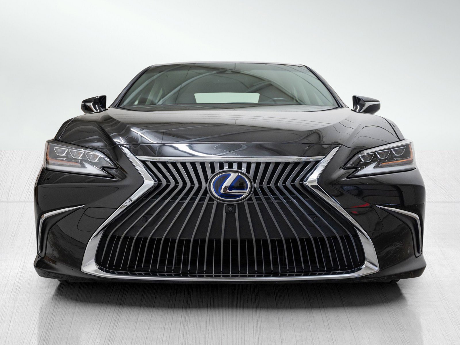 Used 2019 Lexus ES Hybrid 300h Luxury with VIN JTHB21B19K2035317 for sale in Kansas City