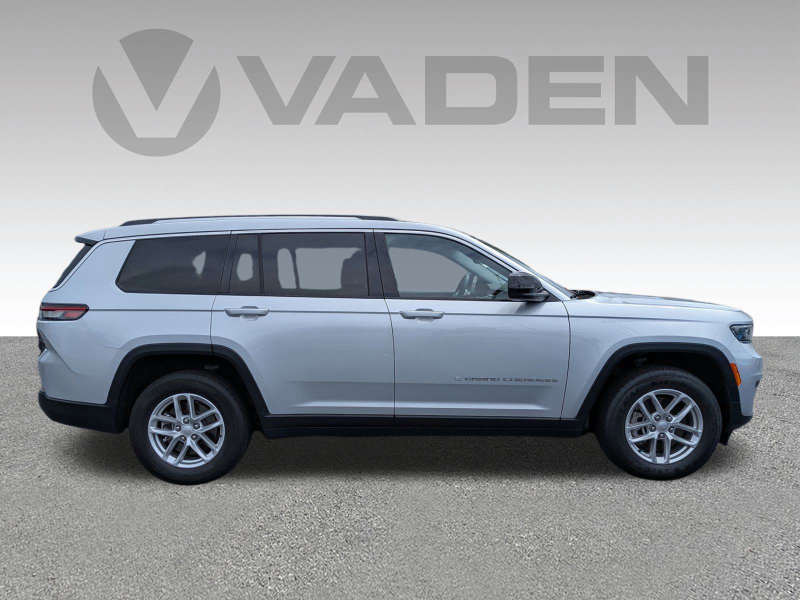 2023 Jeep Grand Cherokee Laredo photo 19