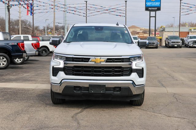 2024 Chevrolet Silverado 1500 LT photo 3