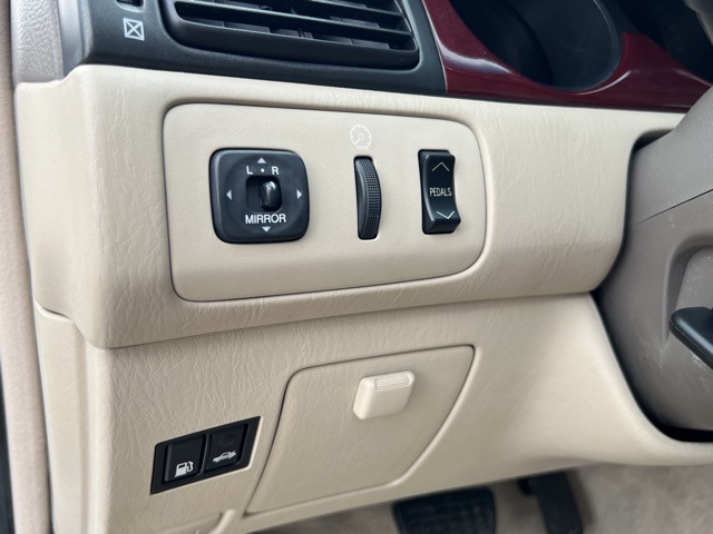 2004 Lexus ES 330 photo 11