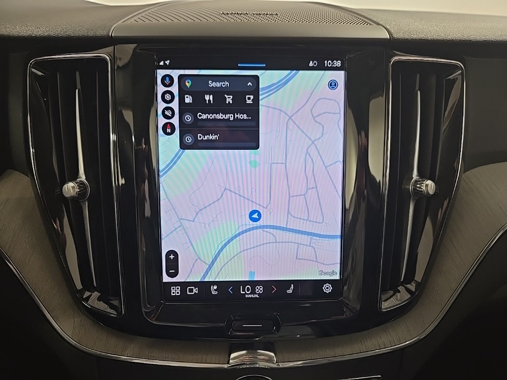 2025 Volvo XC60 B5 Plus photo 17