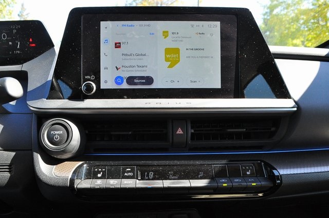 2023 Toyota Prius XLE photo 30