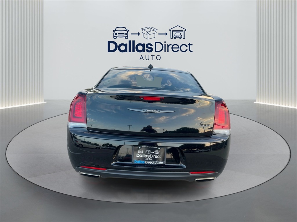 2020 Chrysler 300 Touring photo 6
