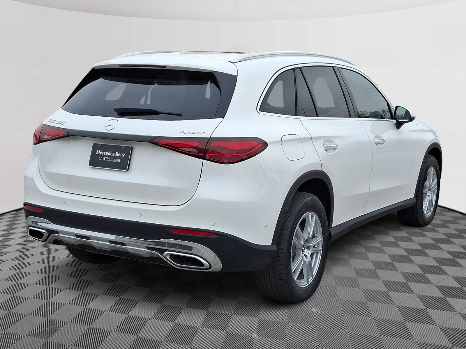 2025 Mercedes Benz GLC 300 4MATIC photo 4