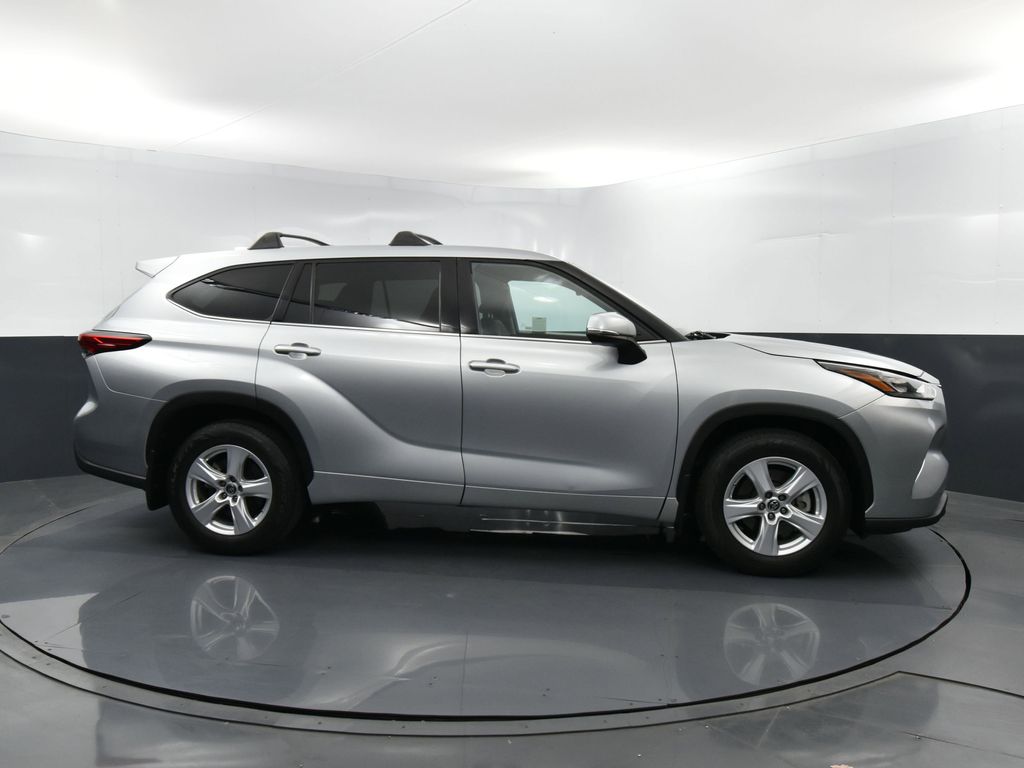 2020 Toyota Highlander L photo 35