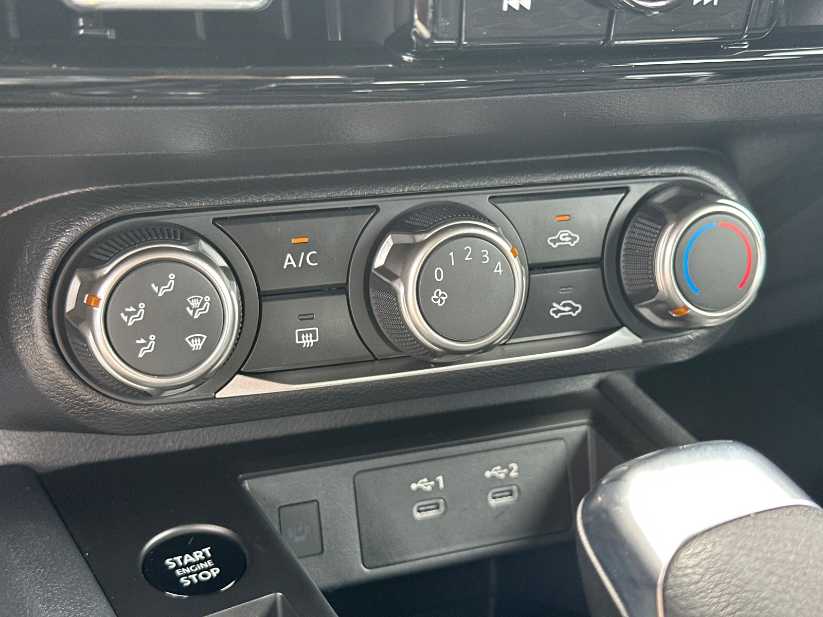 2025 Nissan Kicks SV photo 29
