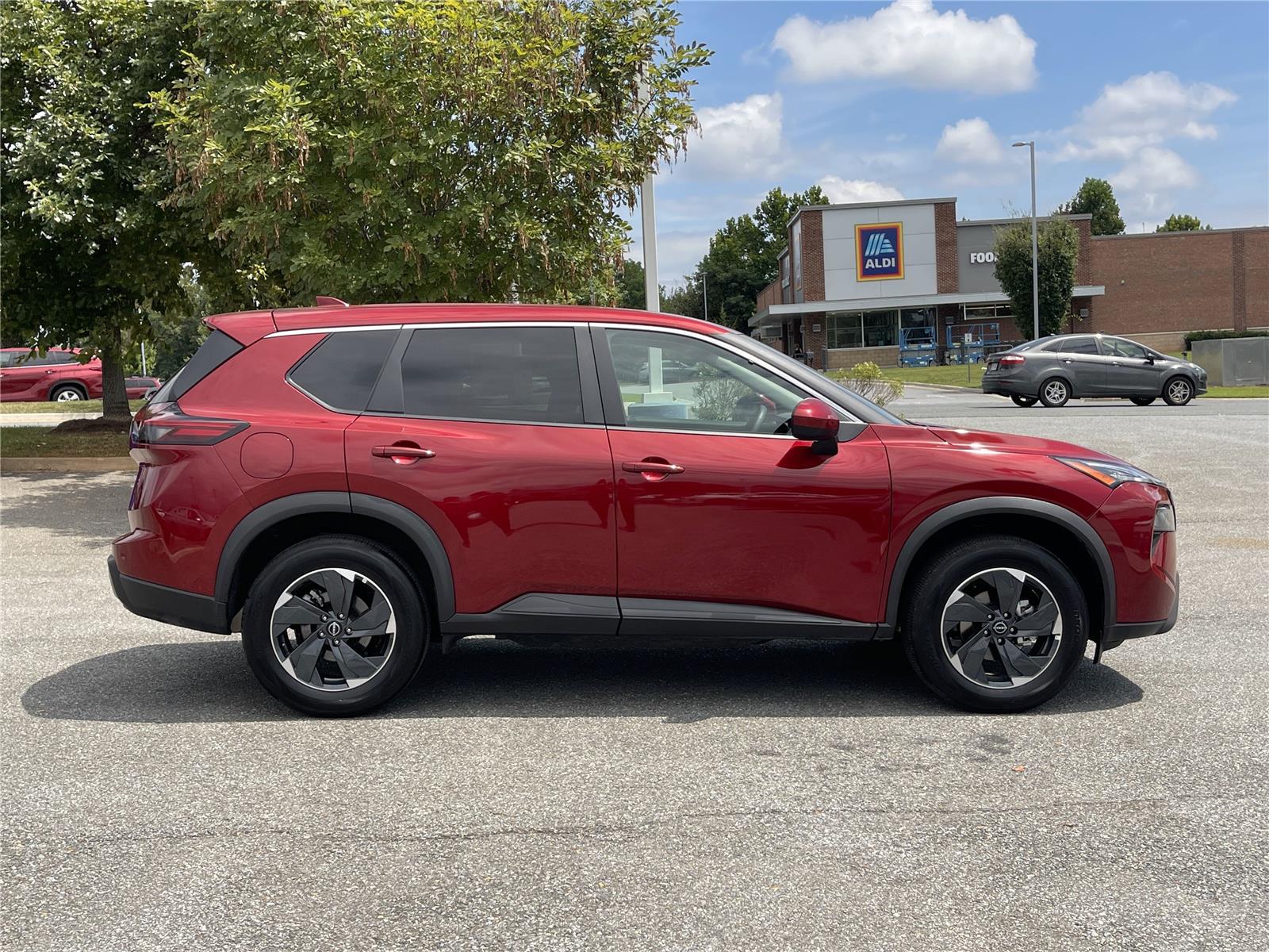 2025 Nissan Rogue SV photo 3