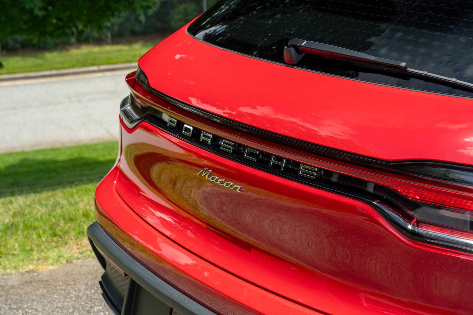 2025 Porsche Macan Base photo 14