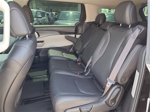 2022 Kia Carnival LXS photo 10