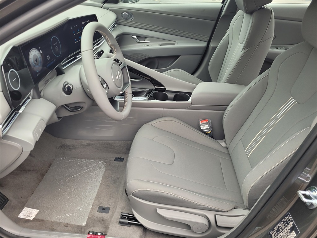 2024 Hyundai Elantra SEL Convenience photo 13