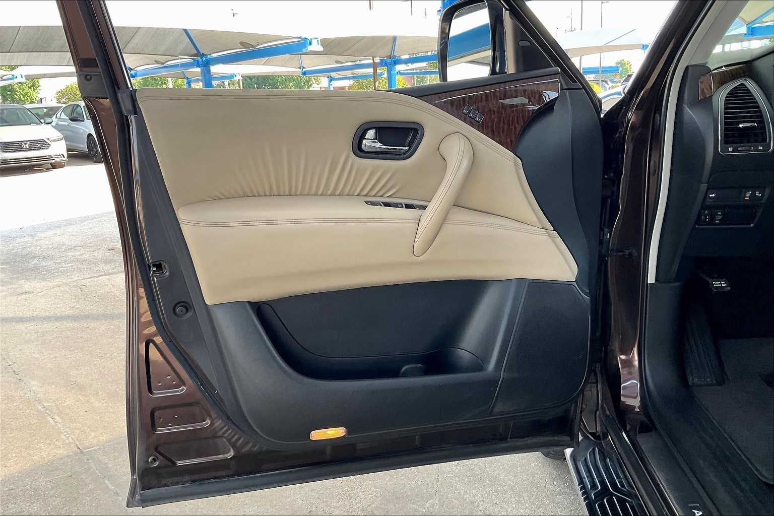 2017 Nissan Armada Platinum photo 20