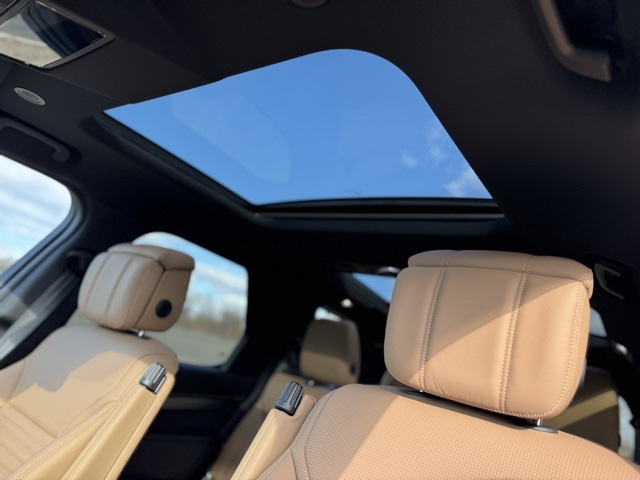 2025 Land Rover Discovery SE photo 13