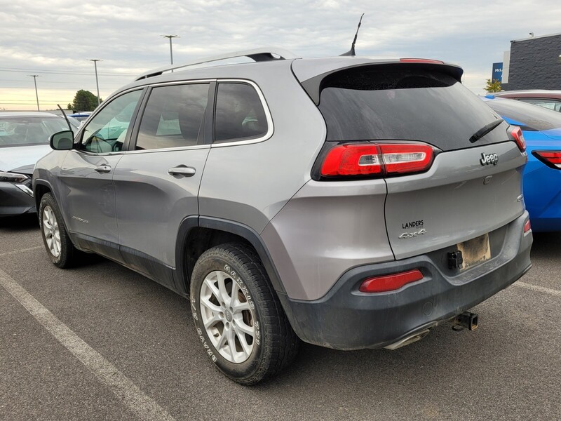 2016 Jeep Cherokee Latitude photo 2