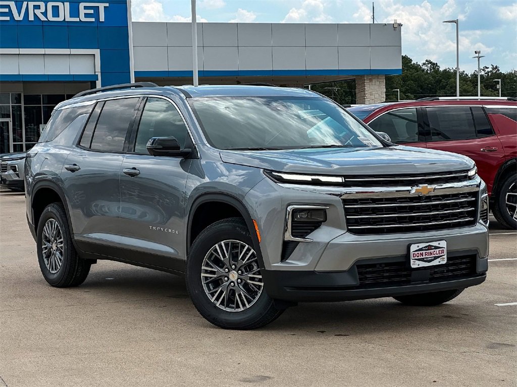 2026 Chevrolet Traverse photo 2