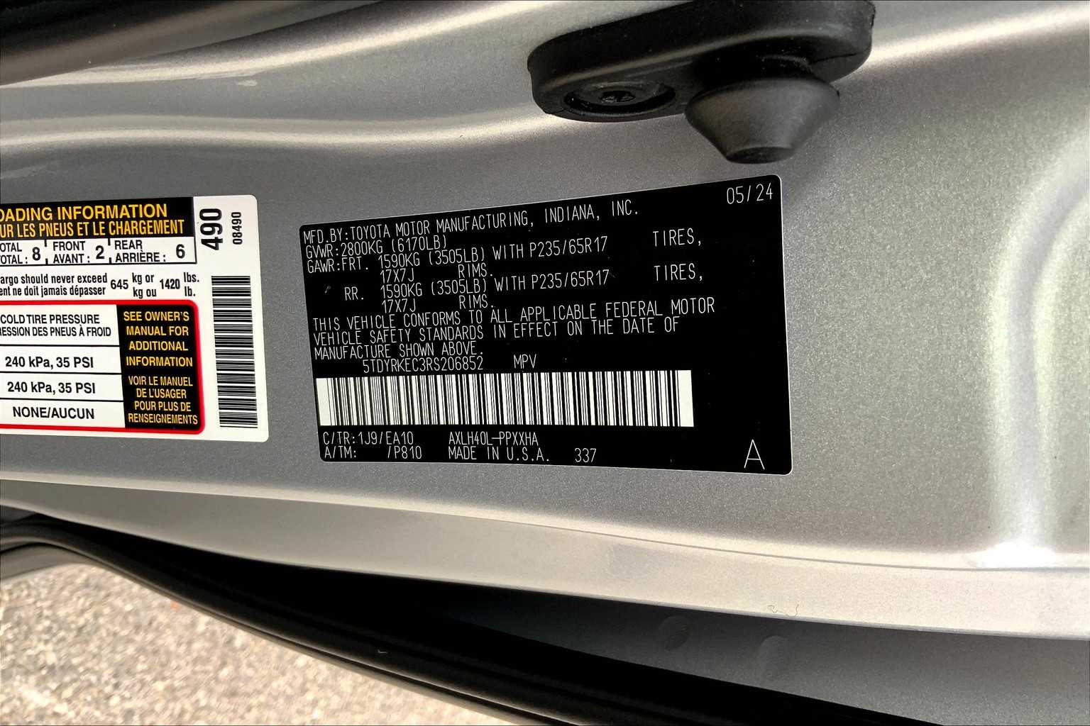 2024 Toyota Sienna XLE photo 33