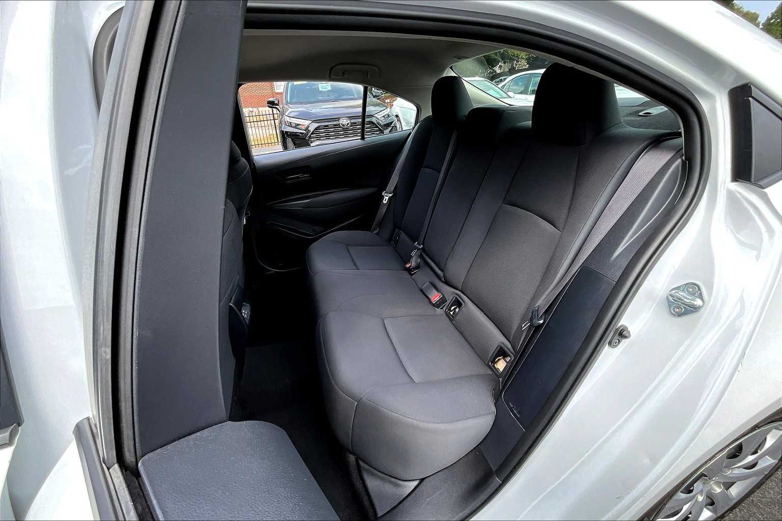2023 Toyota Corolla LE photo 18