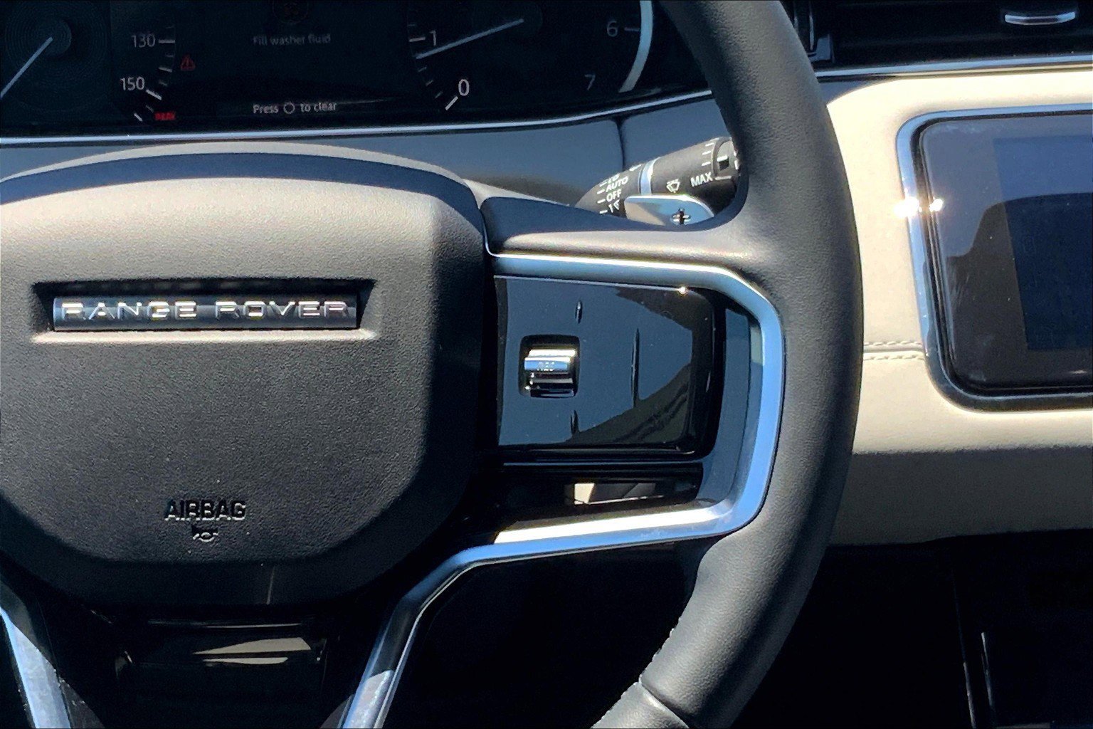 2023 Land Rover Range Rover Evoque R-Dynamic SE photo 19