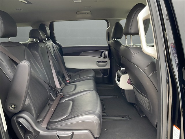2024 Kia Carnival LX photo 33