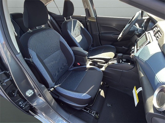 2025 Nissan Versa 1.6 SV photo 9