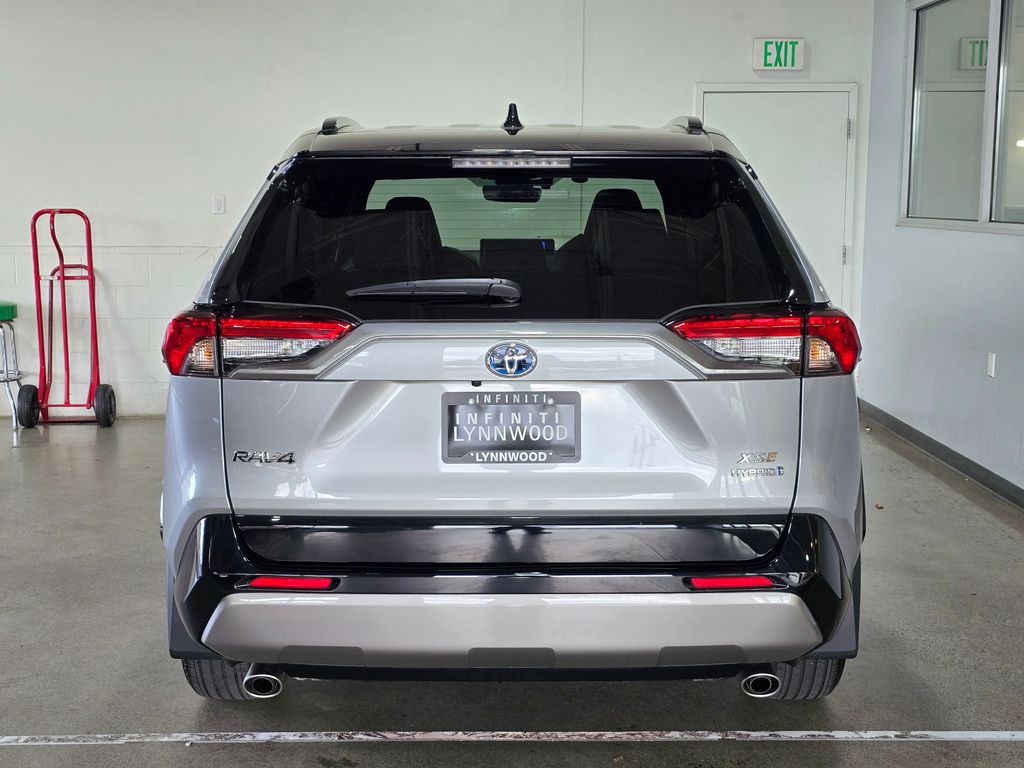 2024 Toyota RAV4 Hybrid XSE photo 2