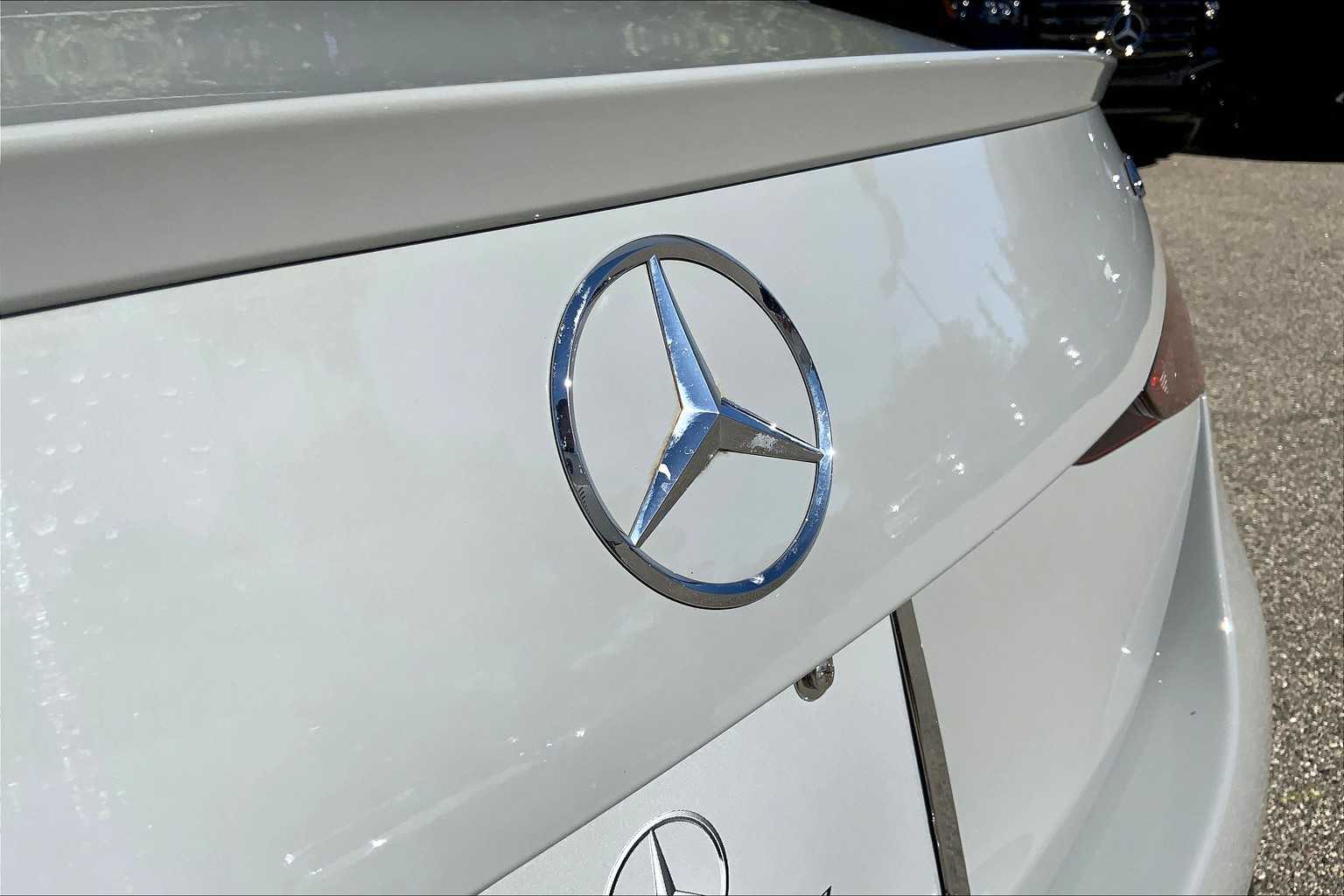 2025 Mercedes Benz C 300 4MATIC photo 9