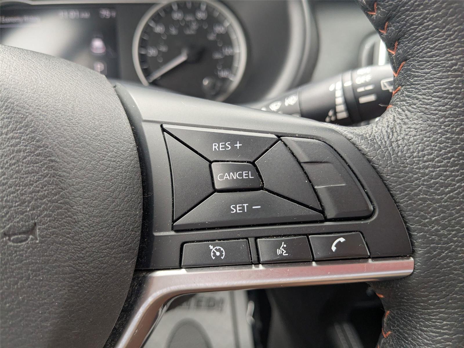 2019 Nissan Kicks SR photo 16