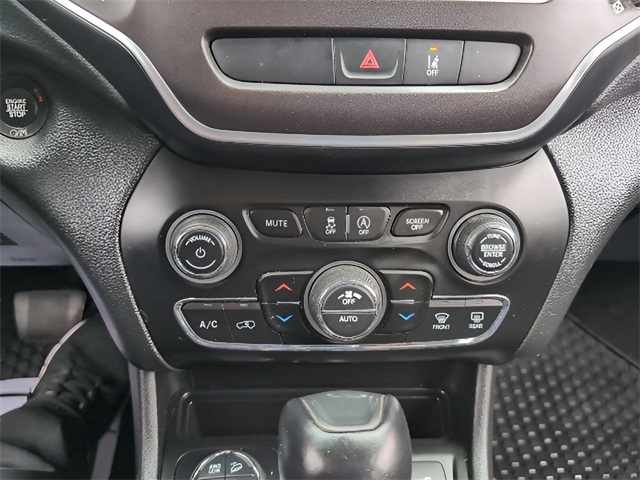 2022 Jeep Cherokee Trailhawk photo 21