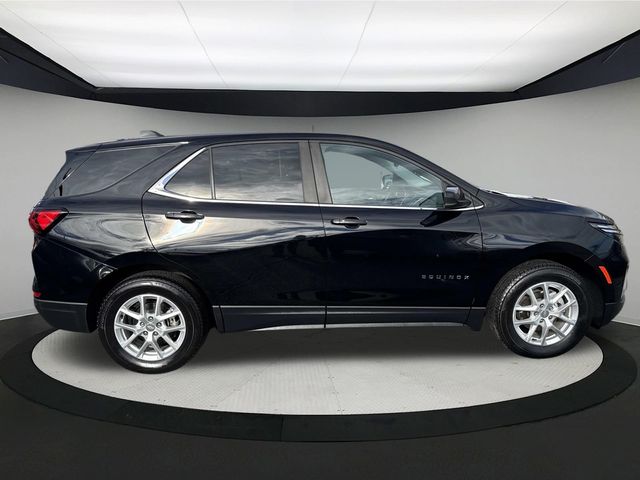 2022 Chevrolet Equinox LT photo 3