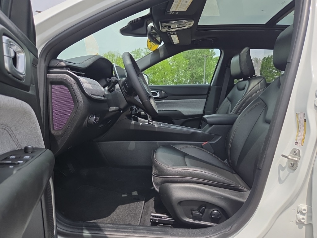 2024 Jeep Compass Latitude Lux photo 9