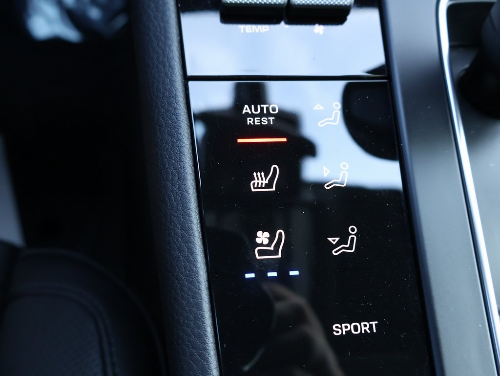 2025 Porsche Macan T photo 22