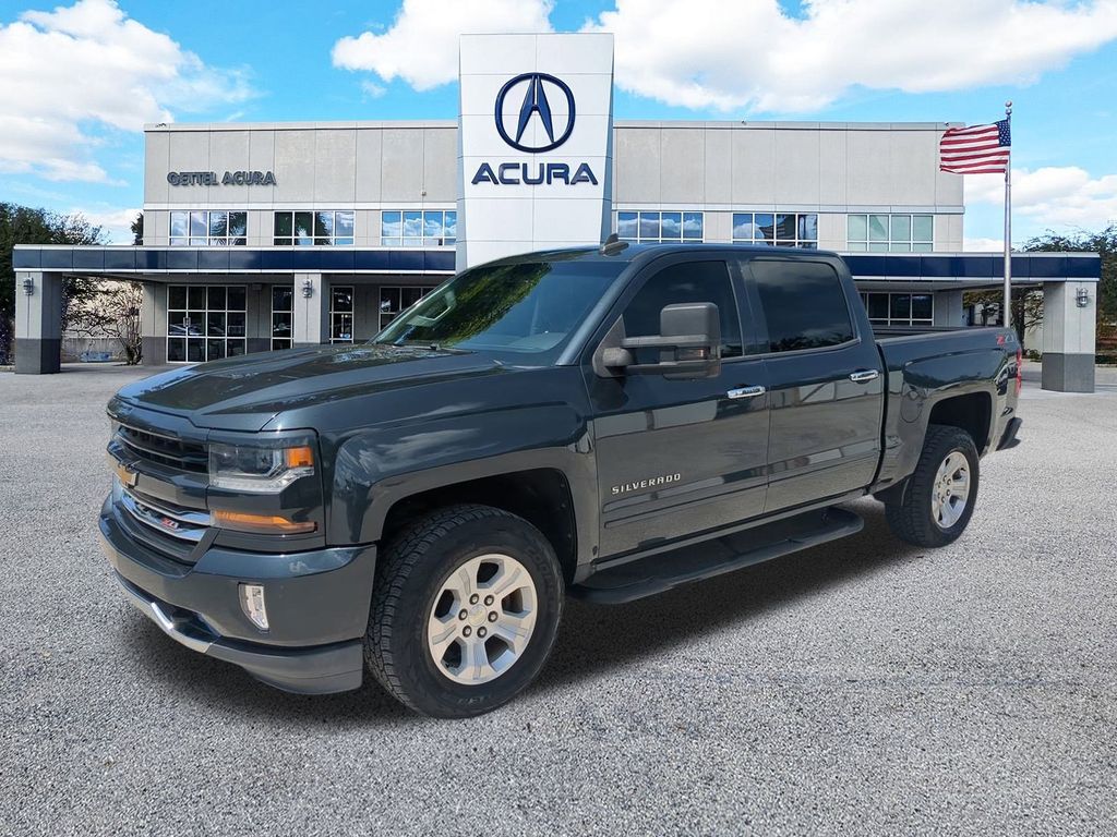 2018 Chevrolet Silverado 1500 LT photo 2