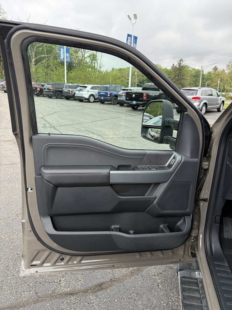 2025 Ford F-150 XLT photo 9