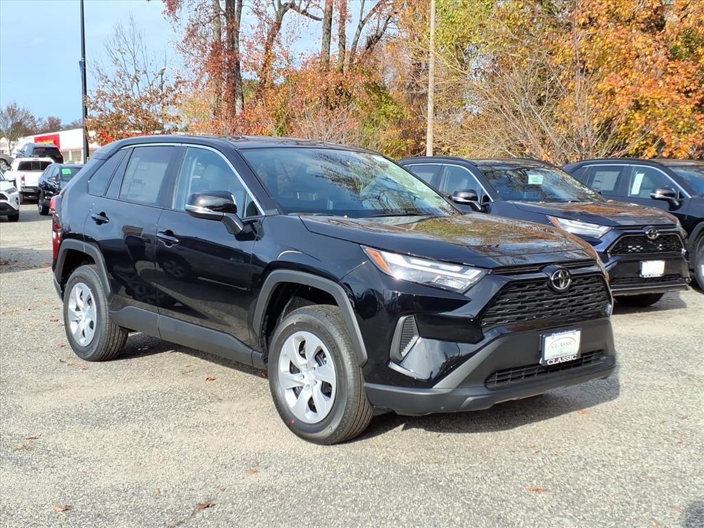 2025 Toyota RAV4 XLE's photo