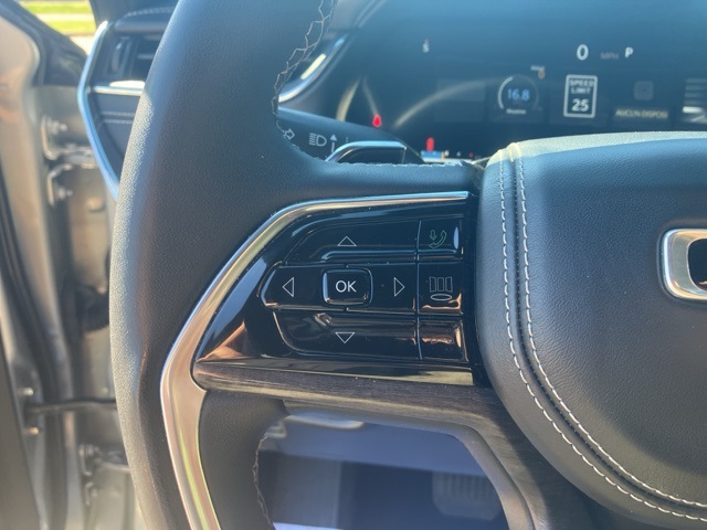 2023 Jeep Grand Cherokee Overland photo 24