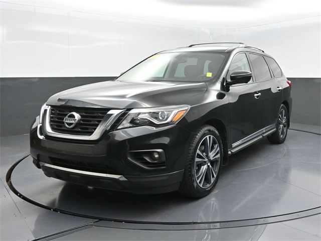 2017 Nissan Pathfinder Platinum's photo
