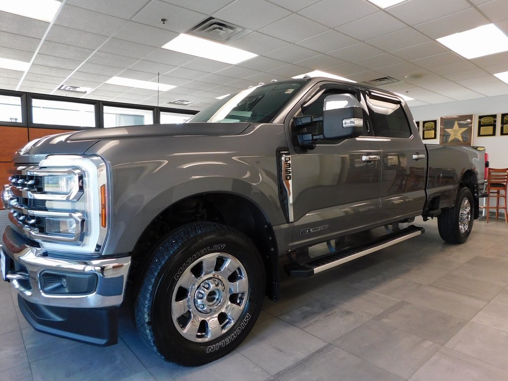 2024 Ford F-350 Super Duty Lariat's photo