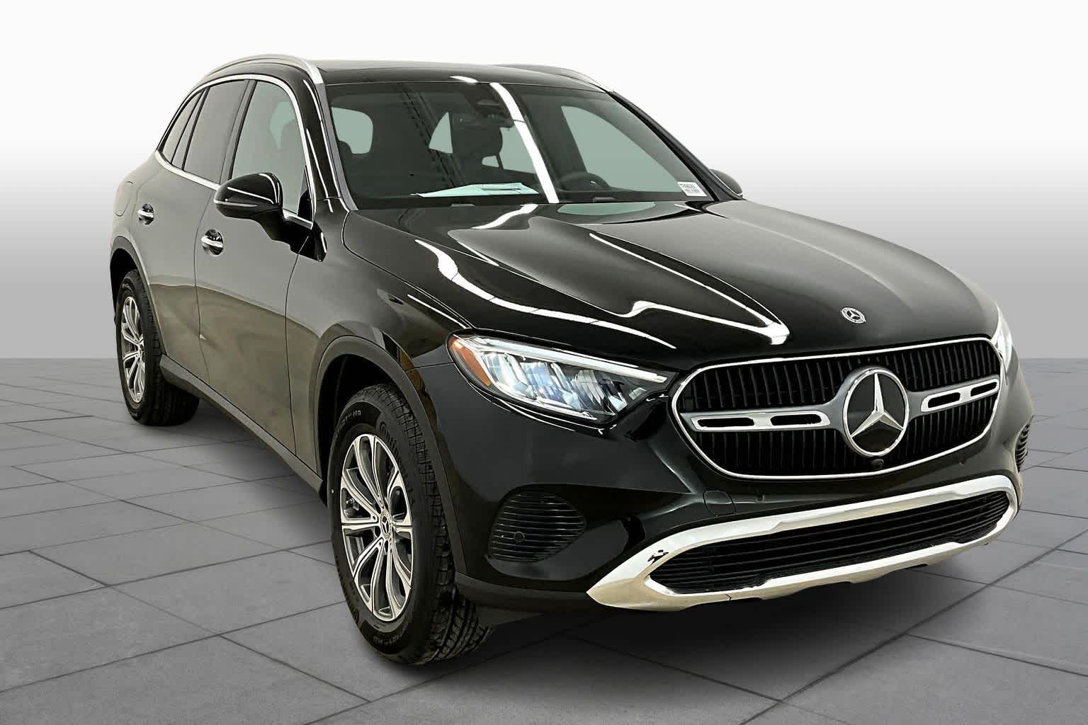 2026 Mercedes Benz GLC 300 photo 2