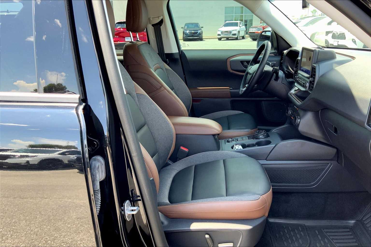 2024 Ford Bronco Sport Outer Banks photo 7