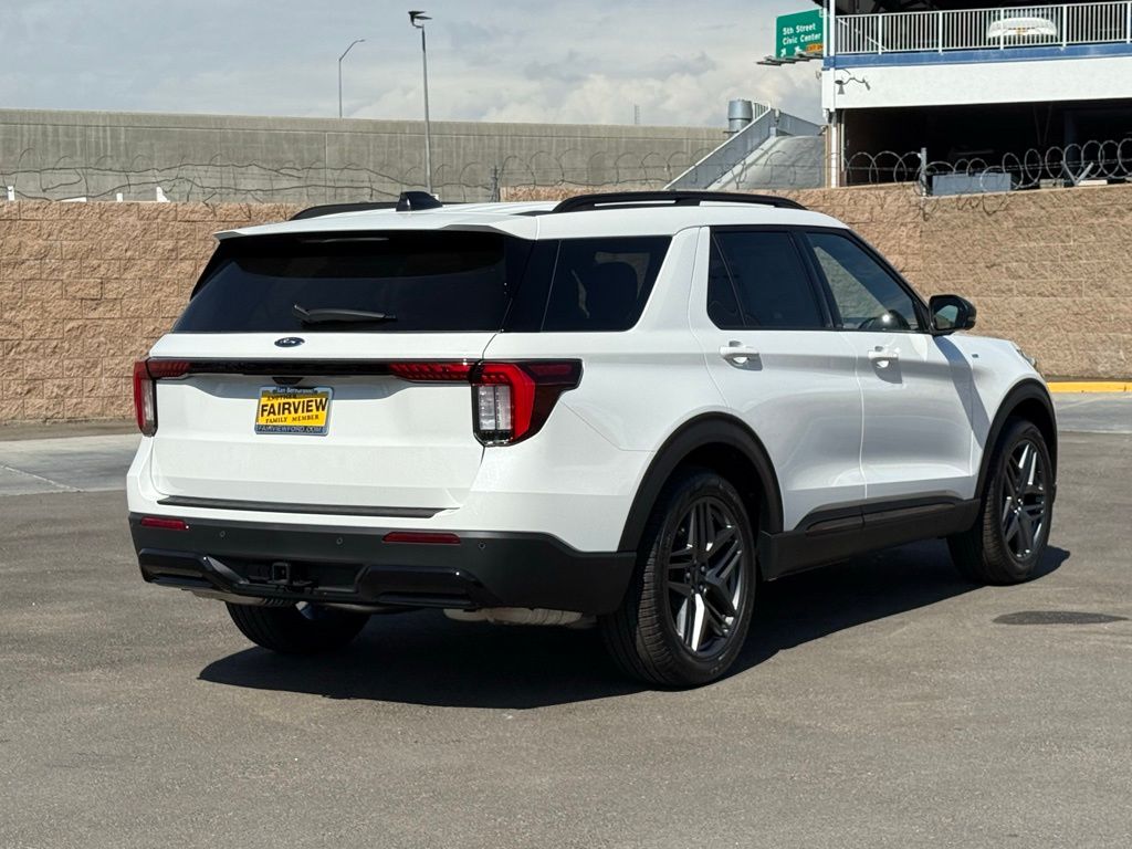 2025 Ford Explorer ST-Line photo 3