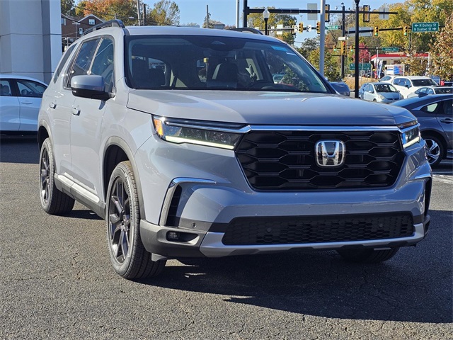 2025 Honda Pilot Touring's photo