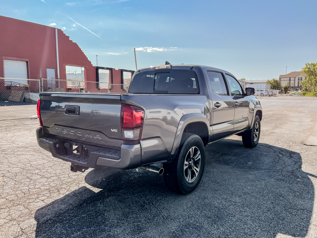 2019 Toyota Tacoma TRD Sport photo 3