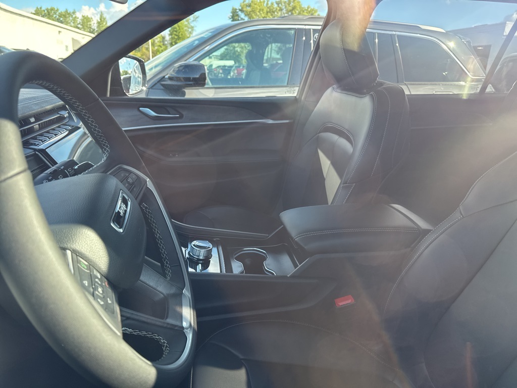 2025 Jeep Grand Cherokee Limited photo 4